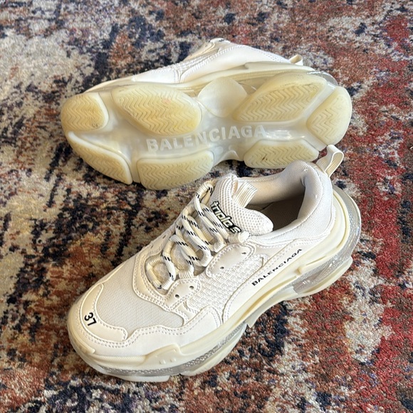 BALENCIAGA TRIPLE S CLEAR SOLE SNEAKERS - Picture 4 of 10